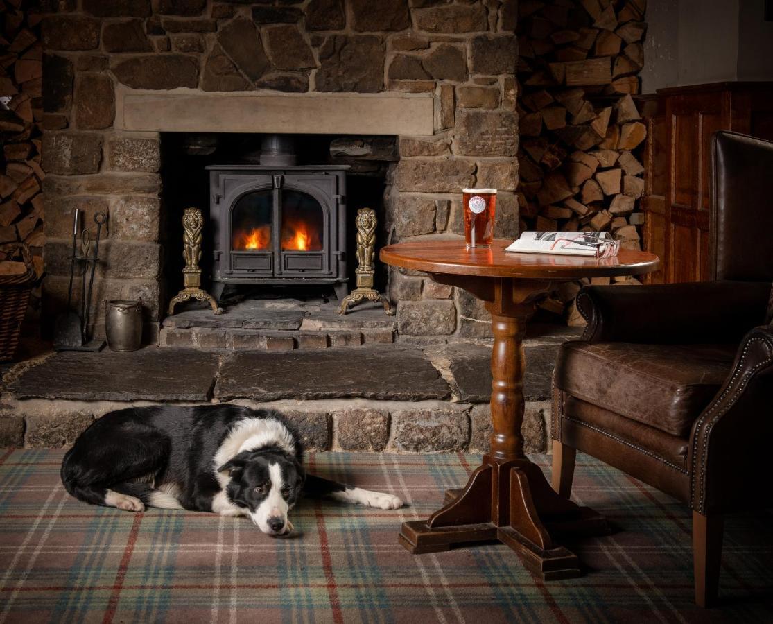 The Golden Lion At Settle Hotel Kültér fotó