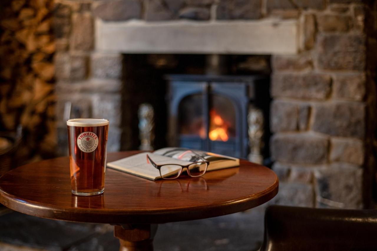 The Golden Lion At Settle Hotel Kültér fotó