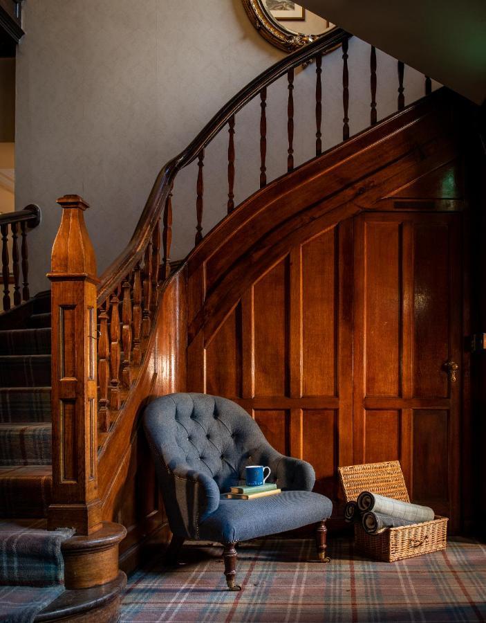 The Golden Lion At Settle Hotel Kültér fotó