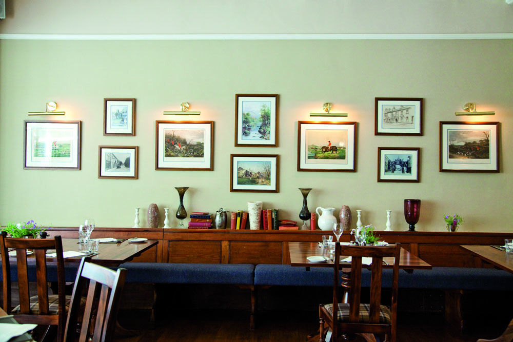 The Golden Lion At Settle Hotel Kültér fotó
