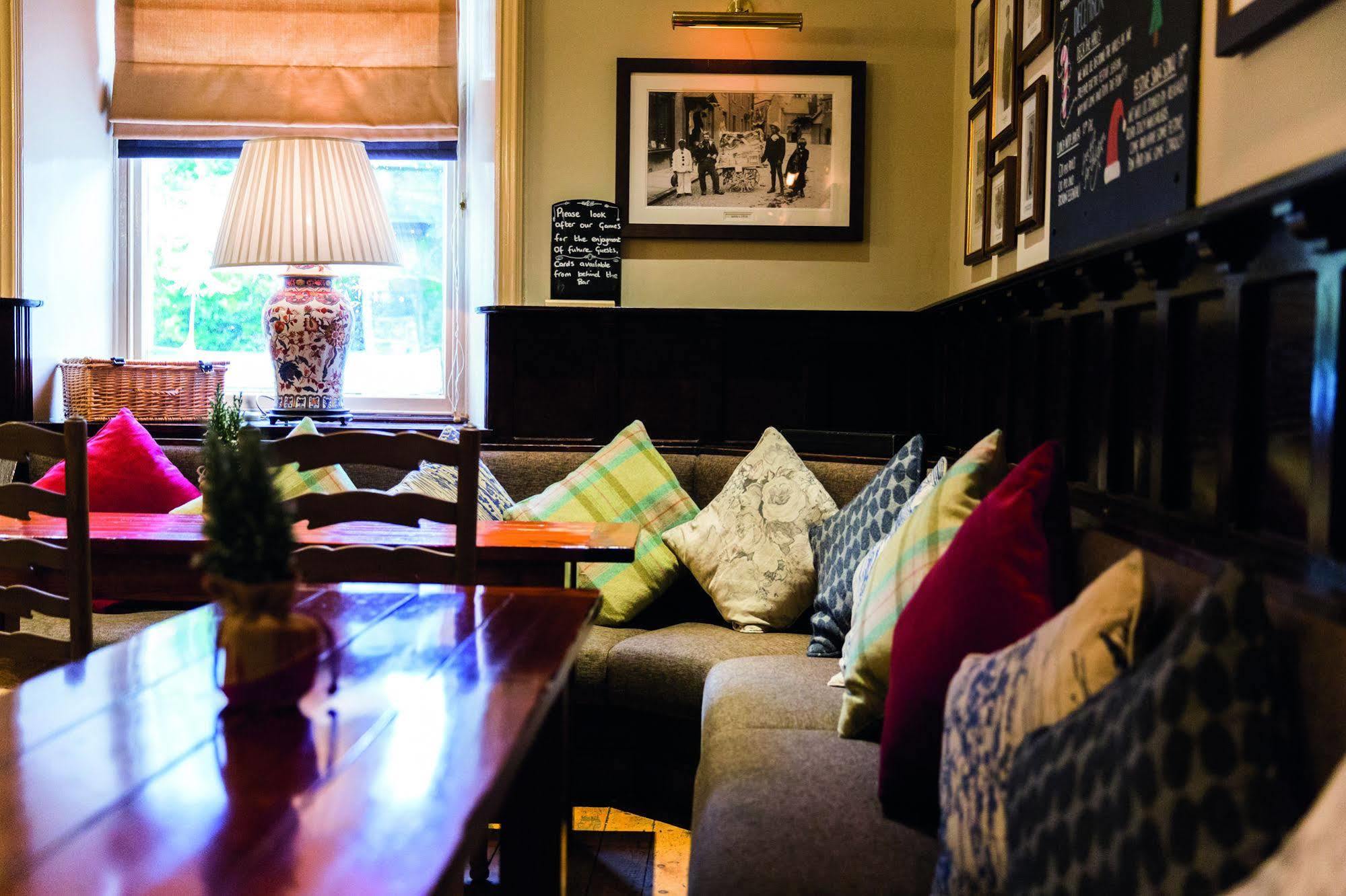 The Golden Lion At Settle Hotel Kültér fotó